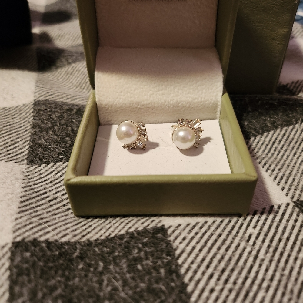 Judith ripka diamond an peral post earrings an a peral necklace